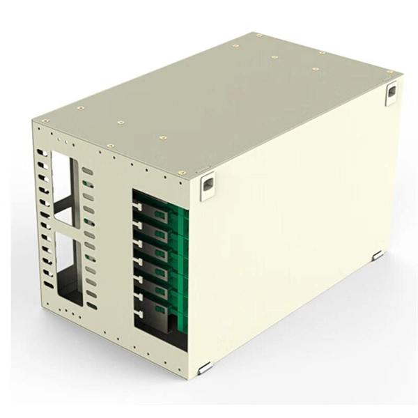 Removal of the cover plate of the household electrical distribution box