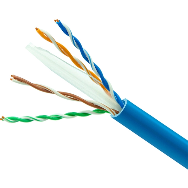 Can power strips be used in the electrical distribution box at the construction site 