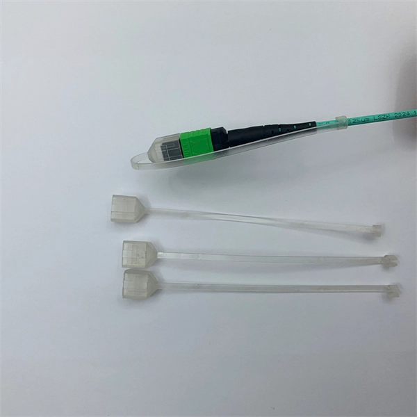 How to connect optical cables to a power distribution cabinet 
