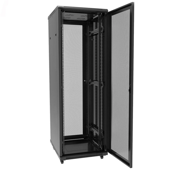 How many circuits does a lighting distribution box have 