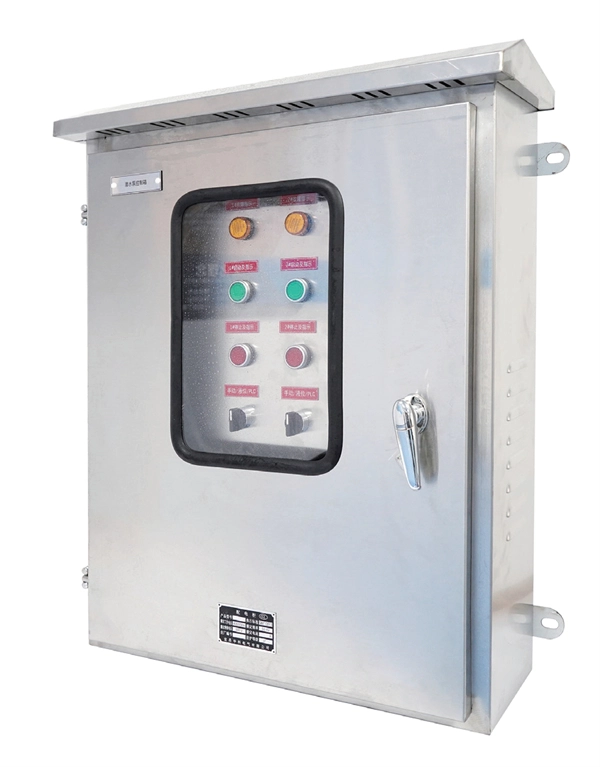Photovoltaic DC combiner box grounding method